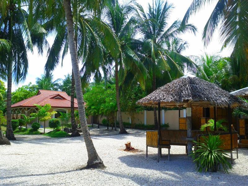 Luzmin Bh - Cottages And Bungalows Oslob Kültér fotó